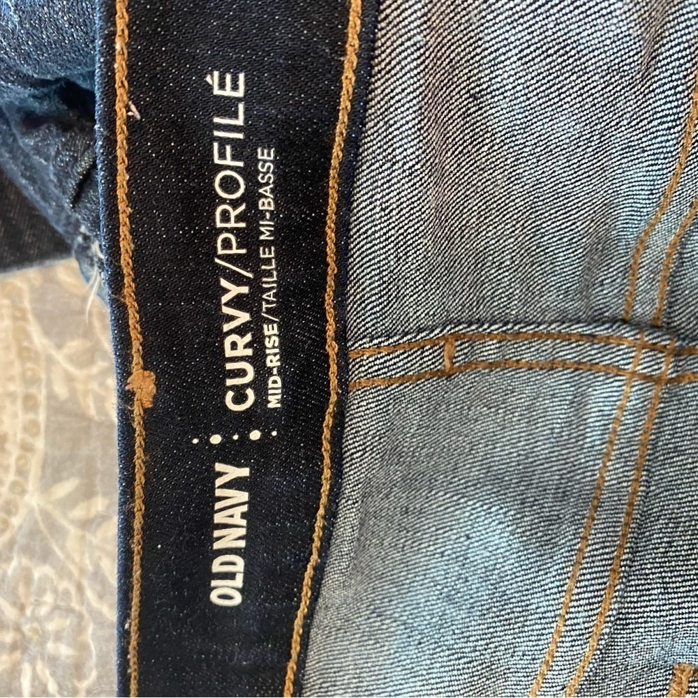 Old Navy Curvy Profile Midrise Jeans - 20 - Picture 3 of 5